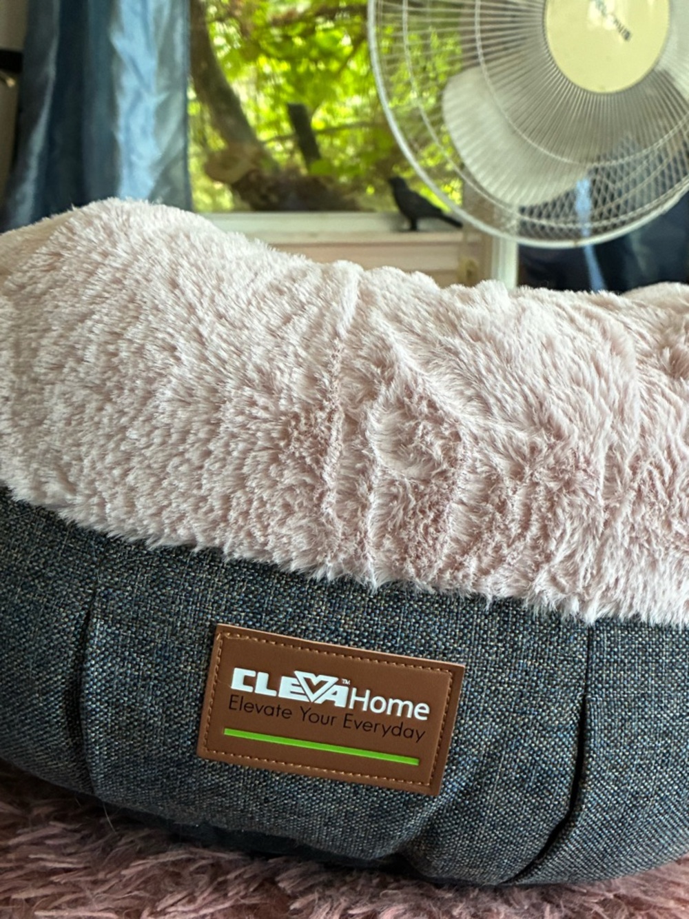 🩷 ClevaHome Plush Pink & Gray Donut Cat Bed 🐾 - Picture 7 of 8